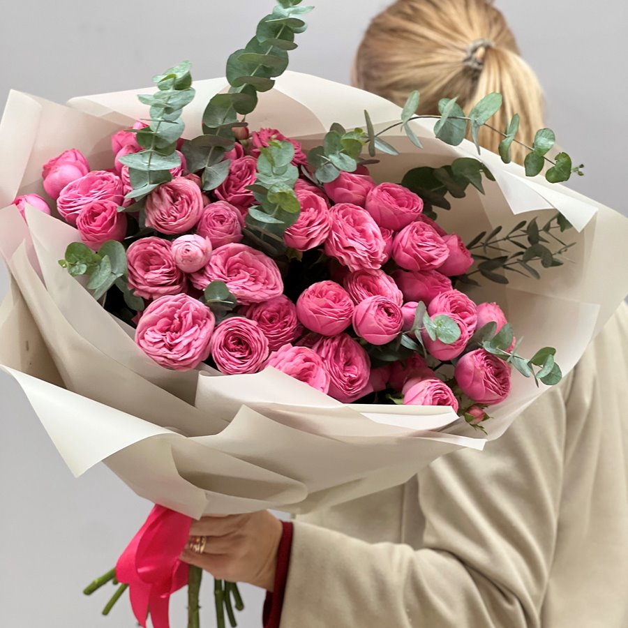 Пионовидная роза Giselle с эвкалиптом