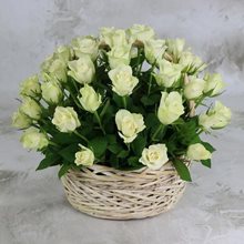 51 роза в корзине