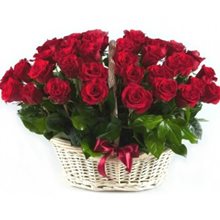 Корзина из 75 красных роз