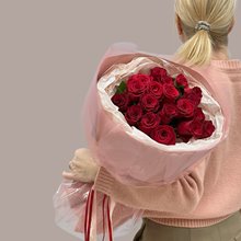 19 роз красных "Sweet Love"