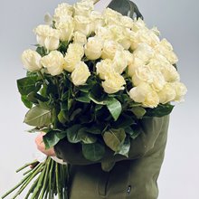 Купить 51 белую розу 70 см