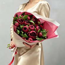 15 бордовых пионов Ред Шарм