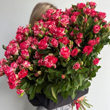 19 кустовых роз Fireworks 70 см