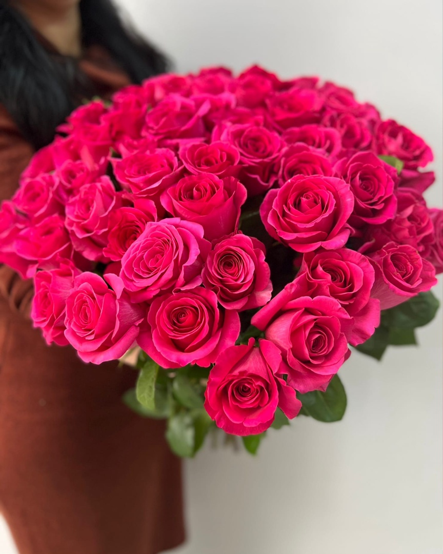 51 розовая роза длиной 60 см - роскошный букет в Санкт-Петербурге