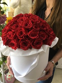 51 роза в шляпнной коробке