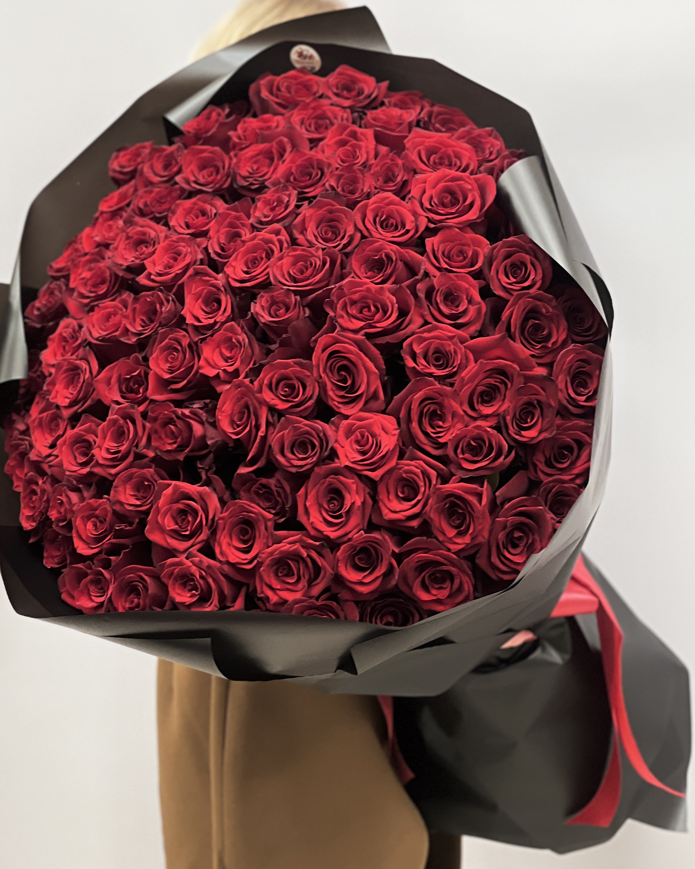 101 роза Explorer - крупный план