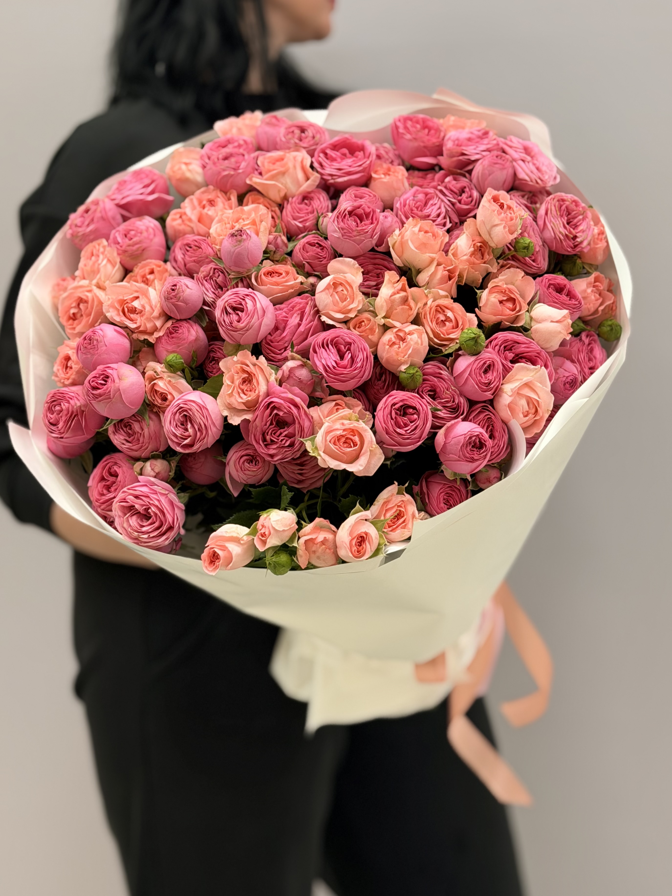 Пионовидная роза Жизель