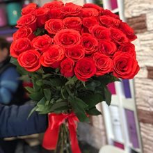 25 алых роз ( сорт Нина )