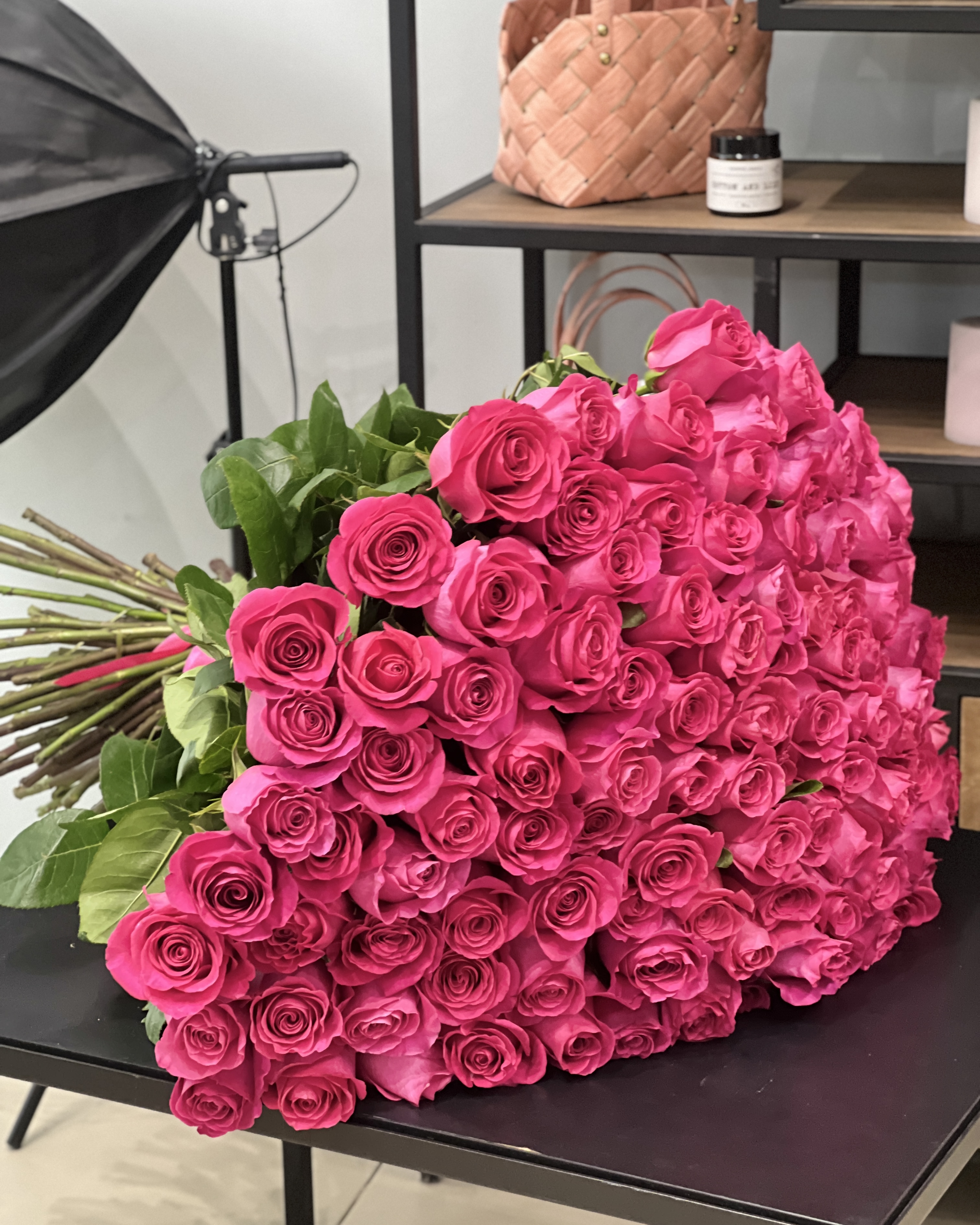 Букет   на столе 