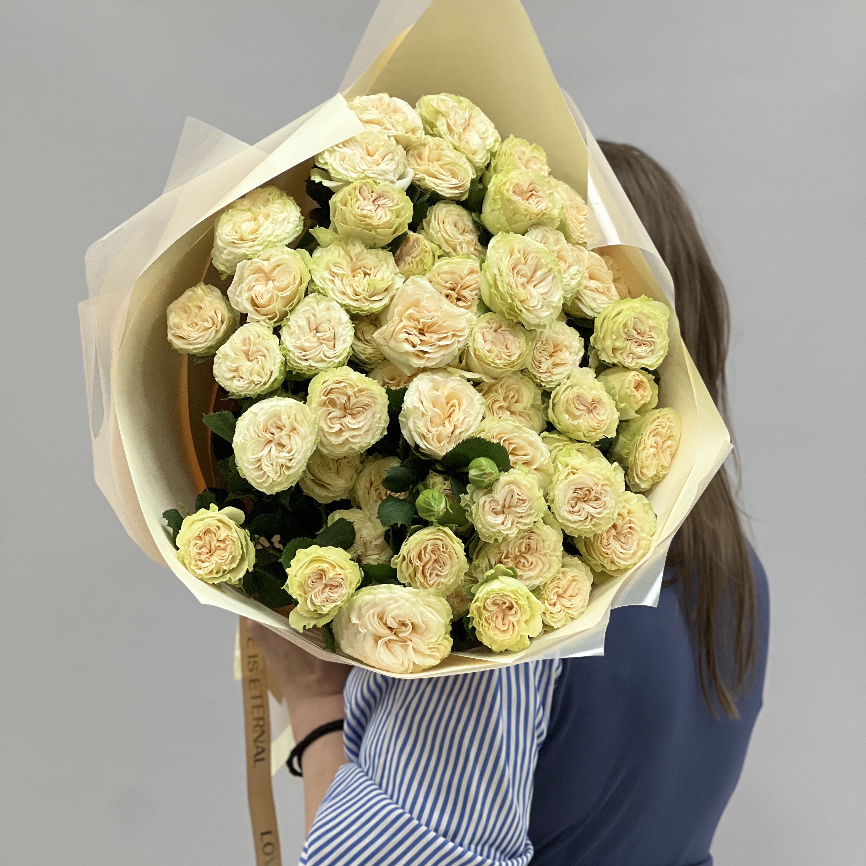 Букет 11 роз Саммер Роуз