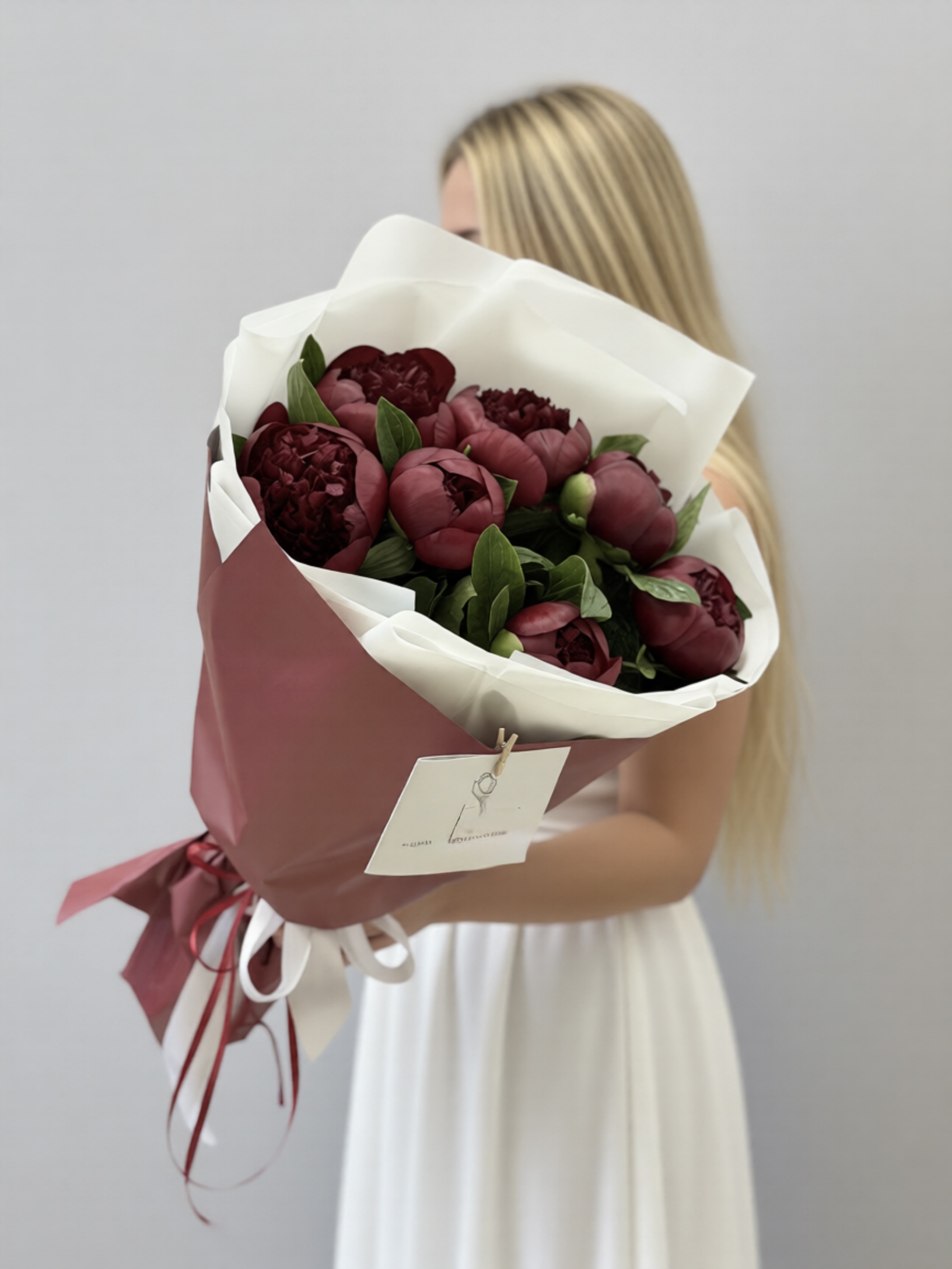 7 пионов Coral Charm