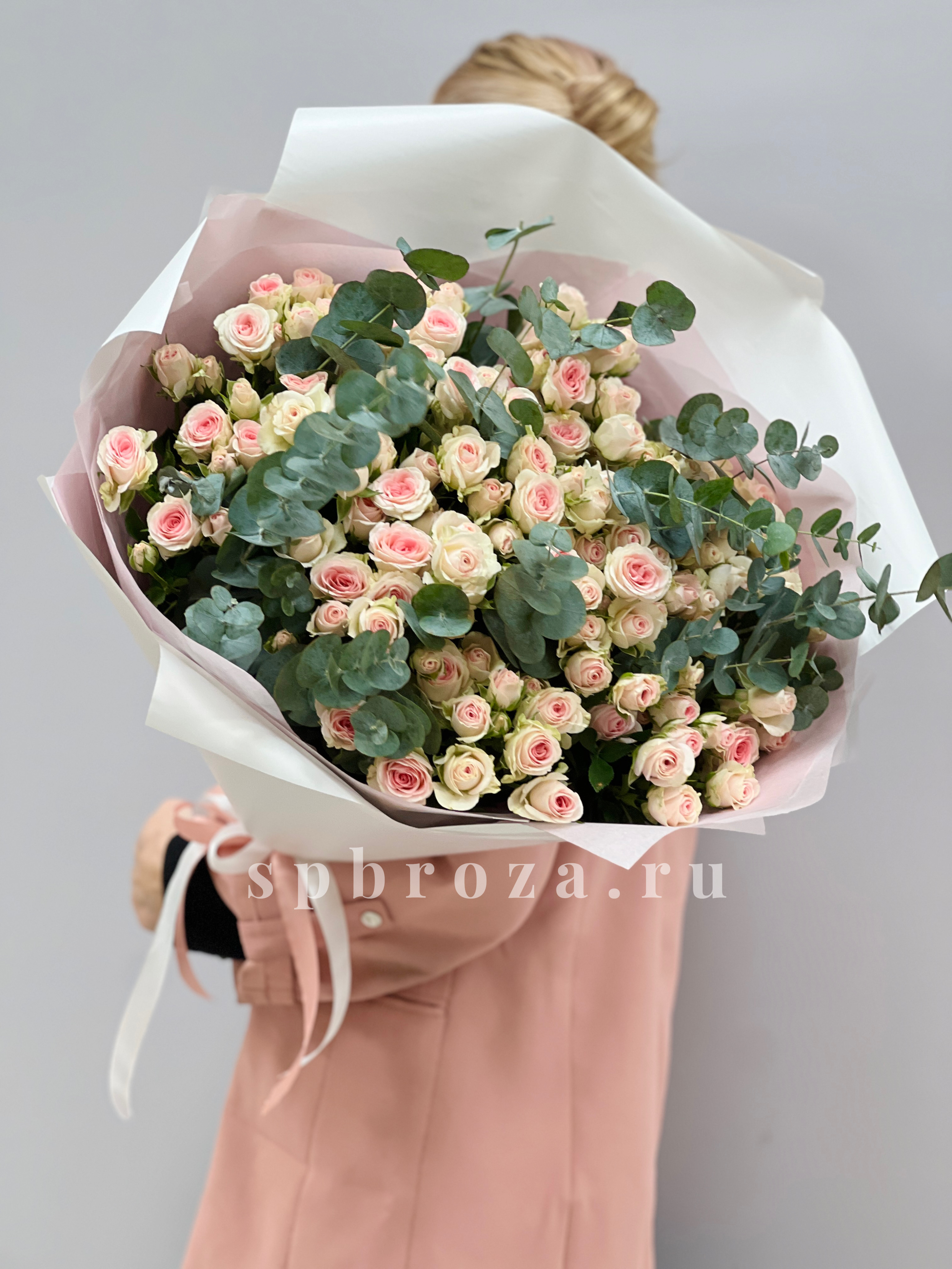 Букет Good Mood с эвкалиптом боковой вид