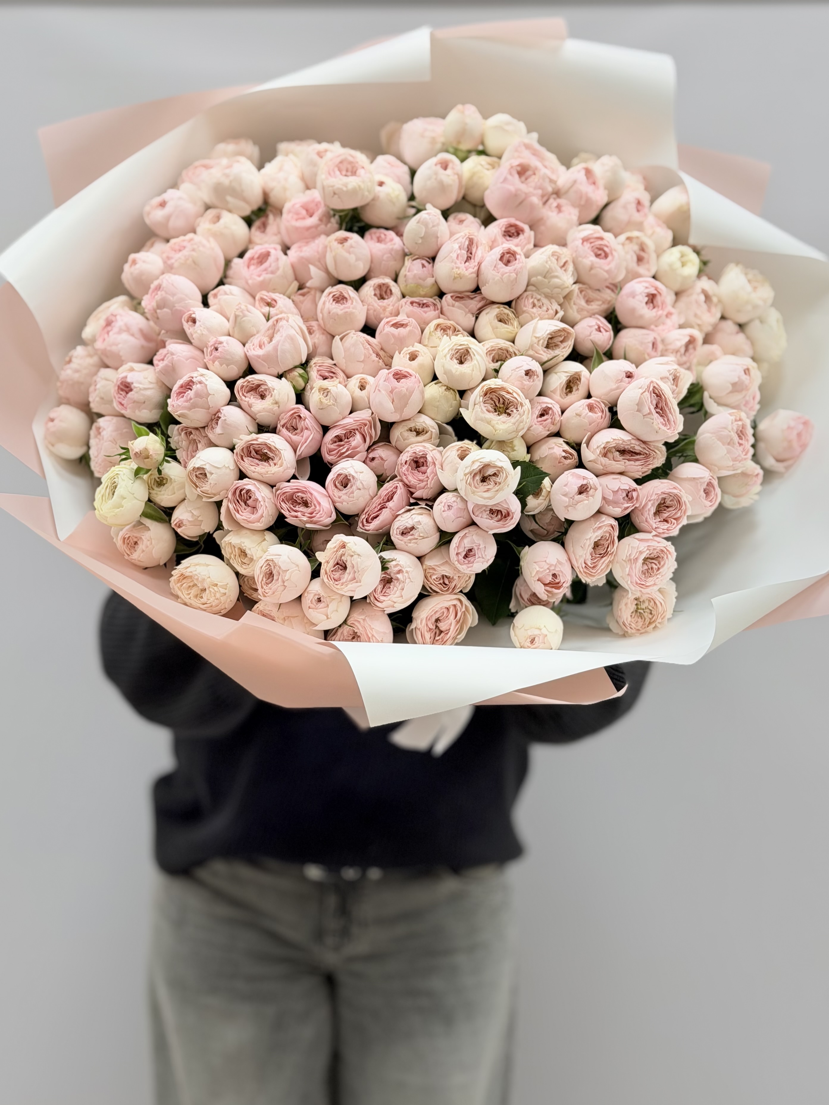 Букет роз в интерьере