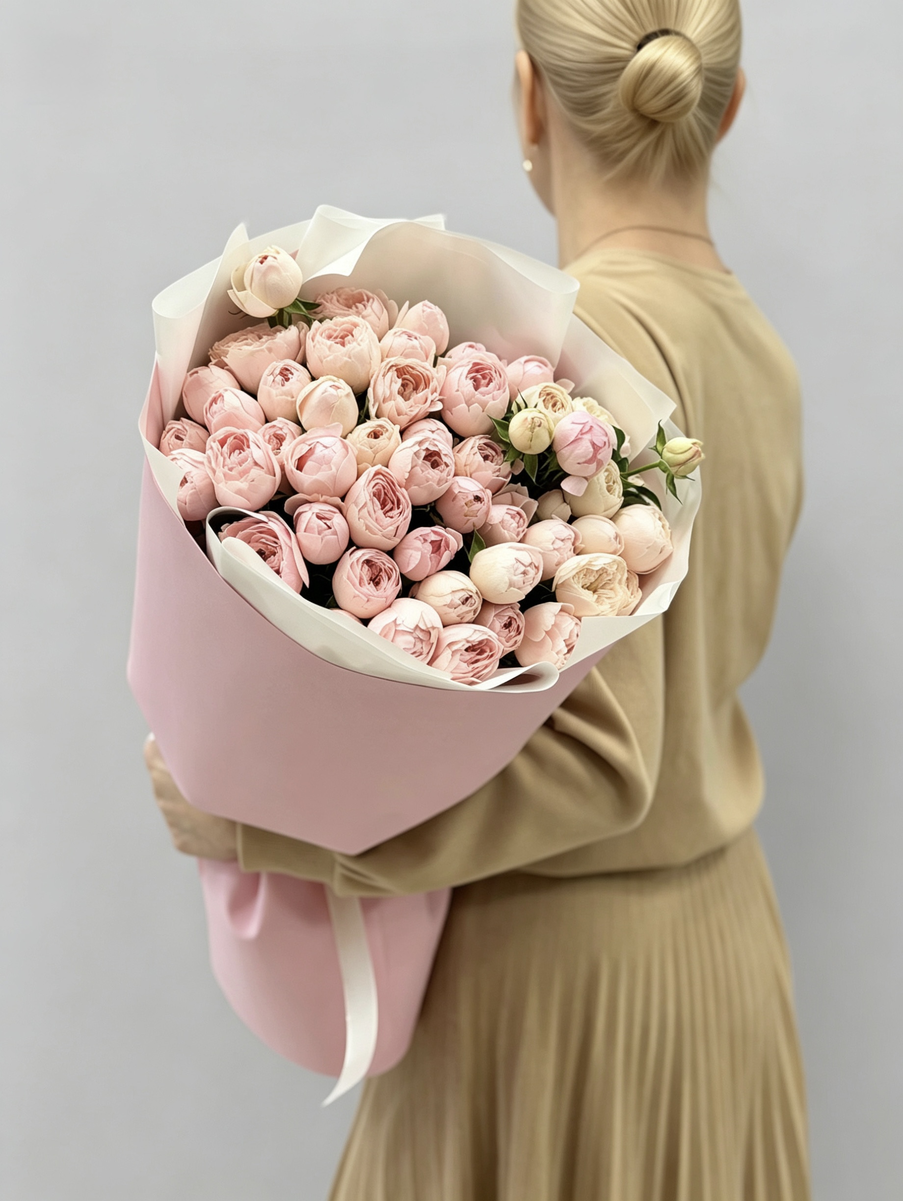 Букет из 11 роз Мэнсфилд Парк в интерьере